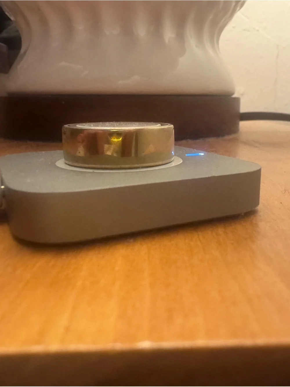 Oura Metallic Charging Dock in Silver and Gold